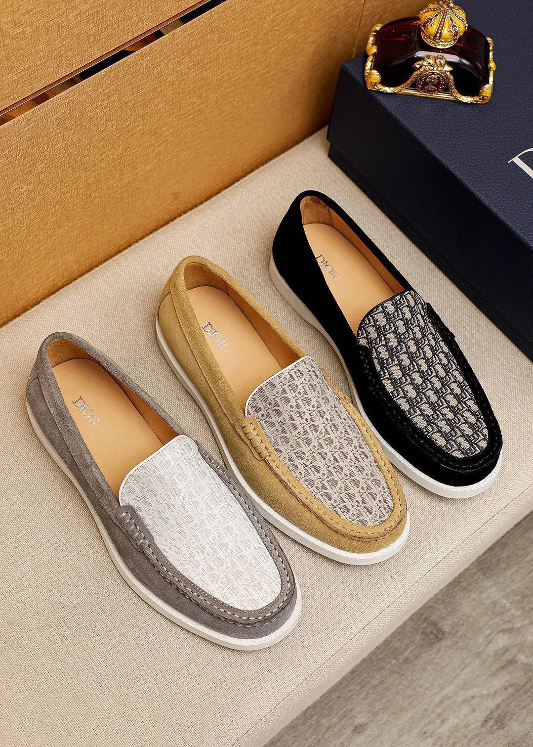 Men's shoes 💰460 💐 Product trademark: Dior "Dior" casual leather shoes Regular size: 38-44 (45.46.47🉑️Customized) Product materials: Selected Italian imported first-layer calfskin upper, imported water-dyed 🐂 cowhide lining. Strong three-dimensional visual effect, rubber outsole Color: 3⃣️colors available